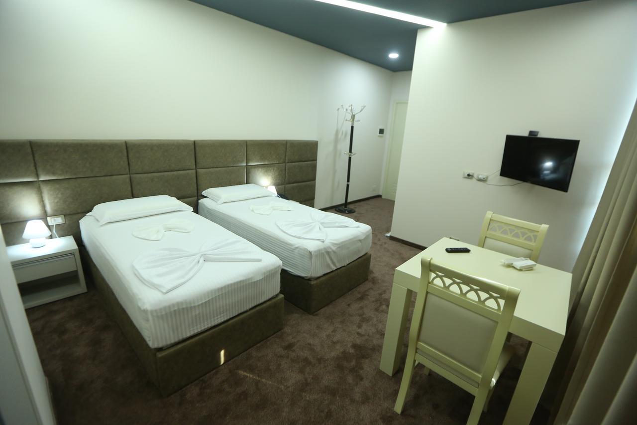 Hotel Vllaznia Shkodër Екстериор снимка