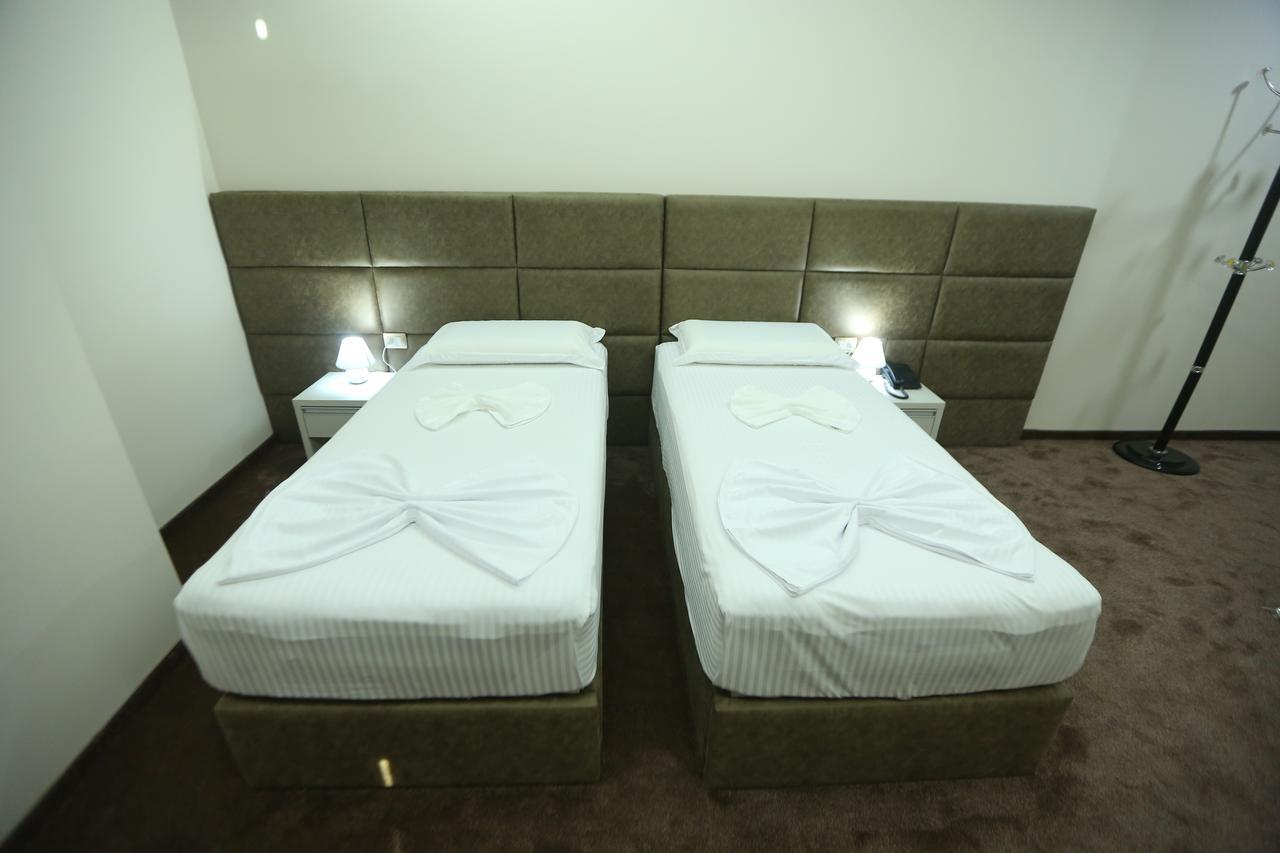 Hotel Vllaznia Shkodër Екстериор снимка
